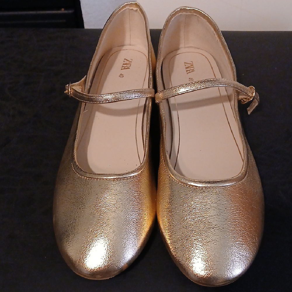 Zara Flats